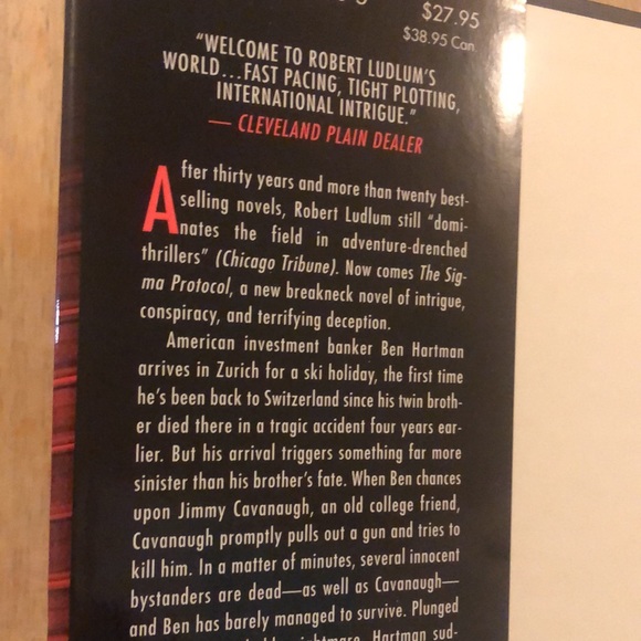 Bundle of Three Hardcover Books by Robert Ludlum - Picture 4 of 14